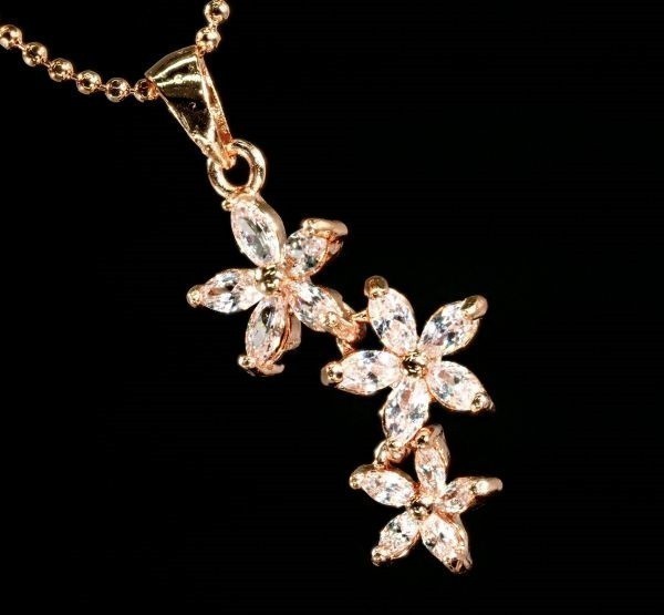 【格安】 ダイヤモンド ネックレス ハワイアン トリプル フラワー 高級仕上げ 高品質 プレゼント 最高 ピンクゴールド 1212の画像2