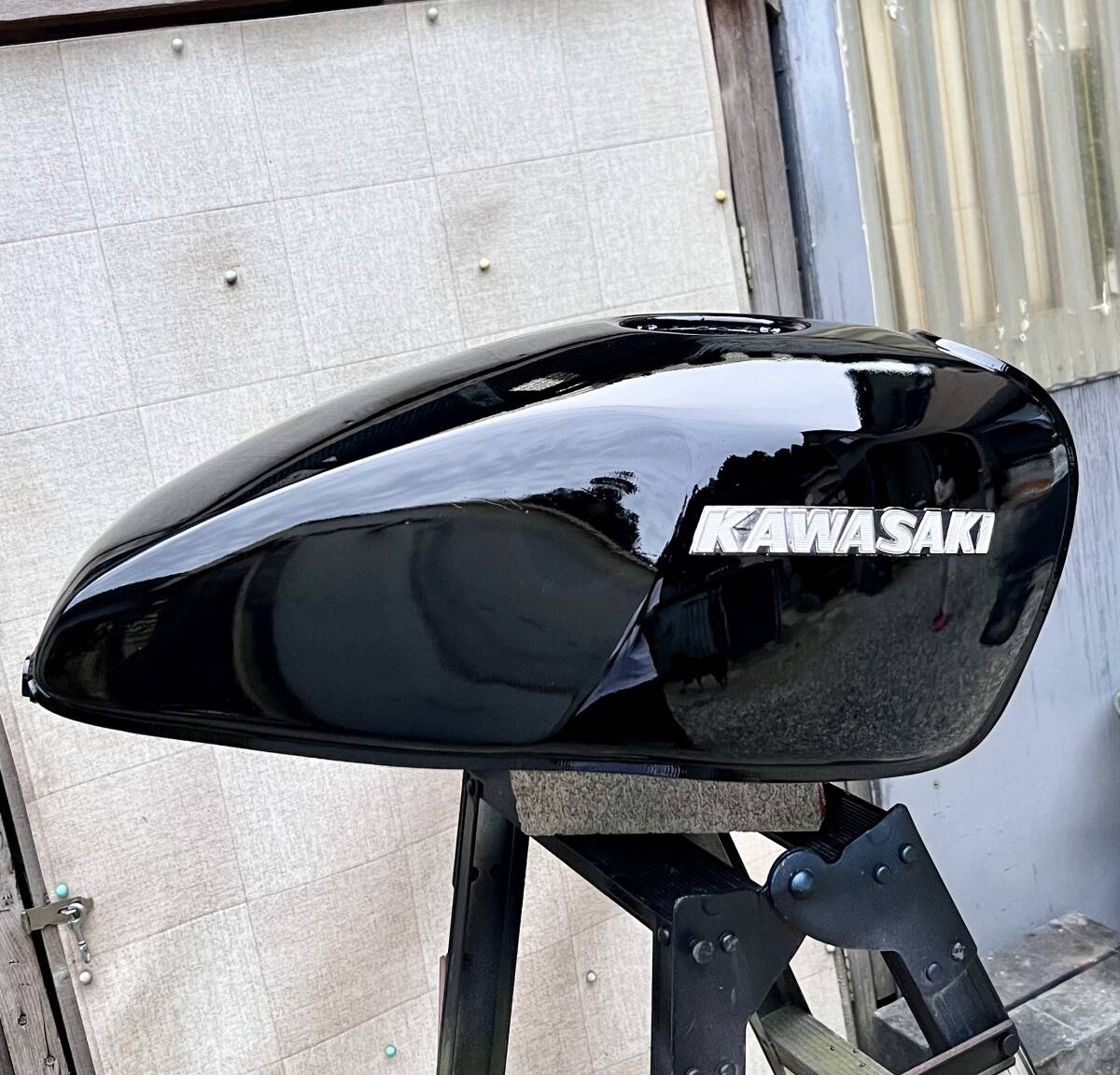 ★Kawasaki★ゼファー400★純正タンク★エンブレム付き★ブラック★黒★ZR400C★フューエルタンク★ガソリンタンク★燃料タンク★の画像1