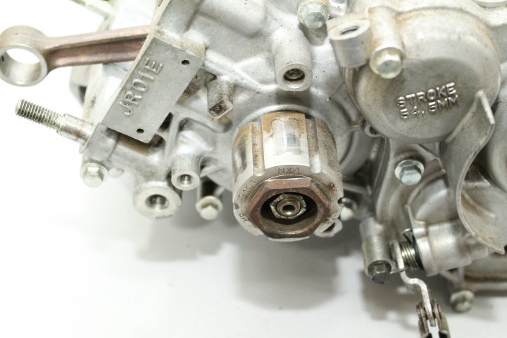 RS125R　NX4　04モデル　腰下エンジン　部品どり用　ミッション　クラッチ　クランク他_画像3