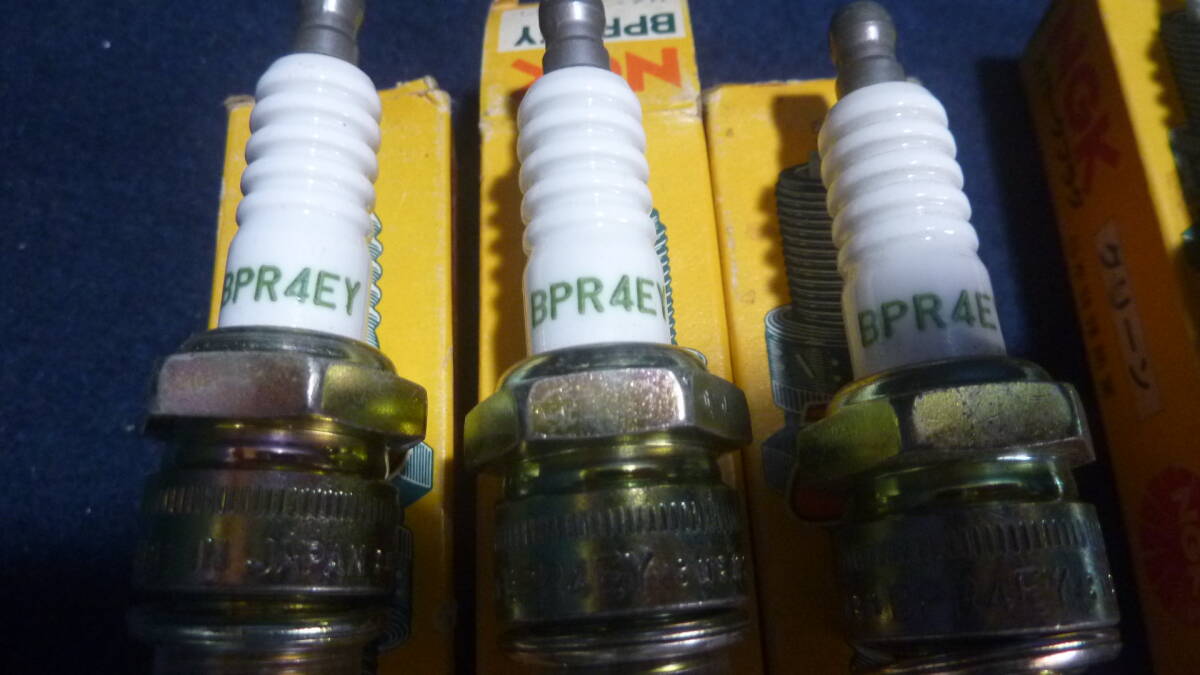  old car and so on! old NGK. ignition plug.BPR4EY,3ps.@.BP6EY.4ps.@,BP4EY. 2 ps,BP5EY. 2 ps, total 1 1 pcs, unused. that time thing 