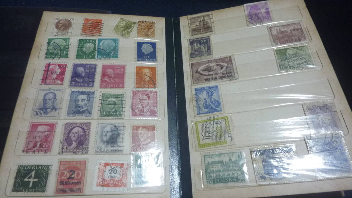 使用済み！古い外国切手,日本切手も含む,ストックブック2冊,昭和レトロ。の画像5