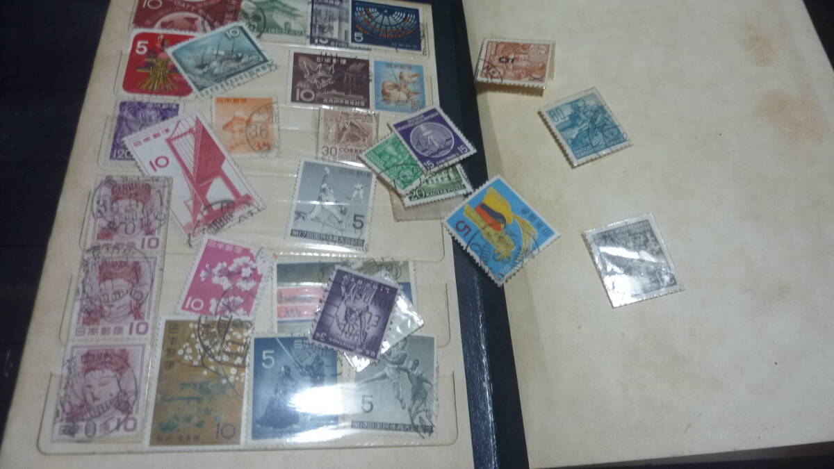 使用済み！古い外国切手,日本切手も含む,ストックブック2冊,昭和レトロ。の画像8