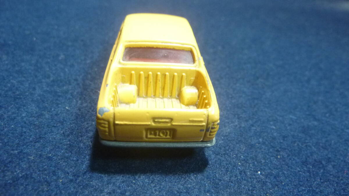 中古,旧車！tomica,1/64.DATSUN,PICKUP,ダブルキャブ.家庭電化サービス。の画像6