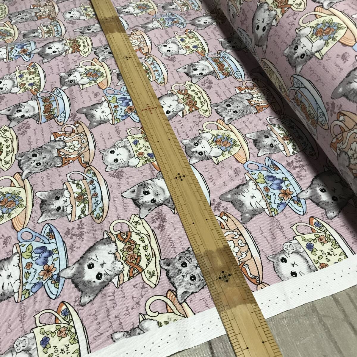 日本製　3m　FUWARIシリーズ　猫柄　⑥　ピンク　オックス　生地　ハギレ_画像2