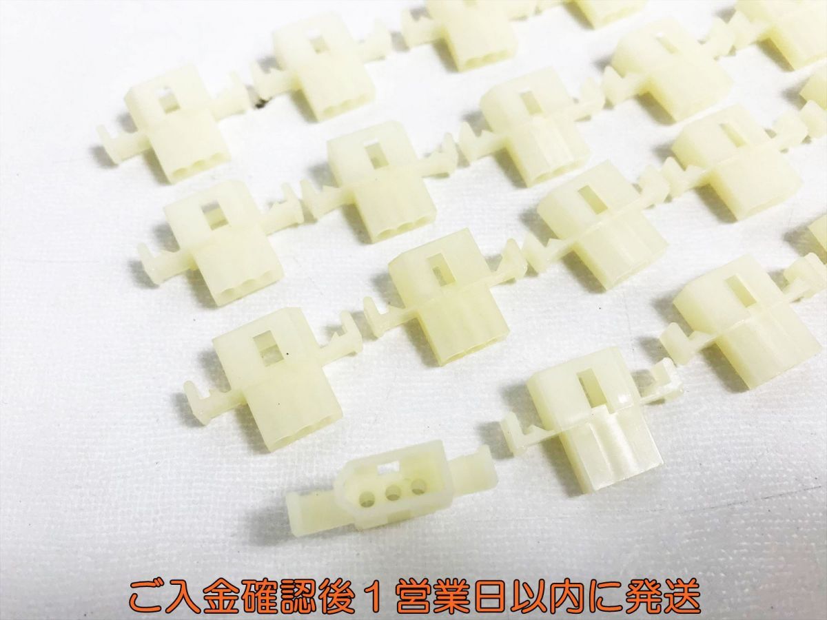 【1円】Molex 1625-03P コネクタ プラグ 3極 耳付 未使用品？ 未検品ジャンク 1A0426-052ek/G1_画像2