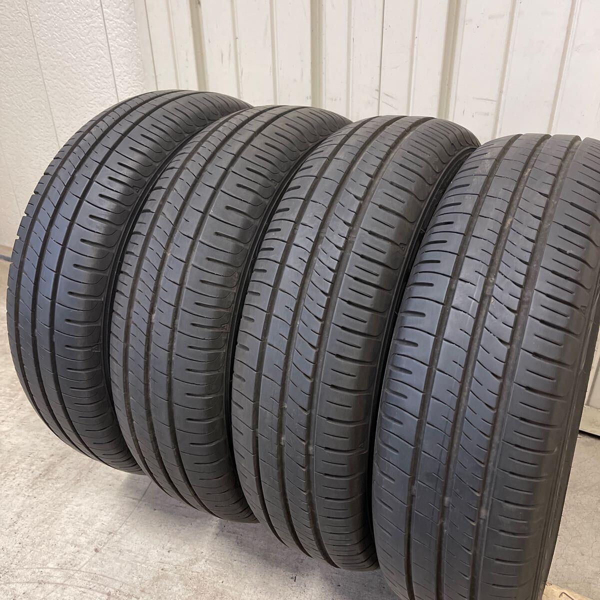 中古夏タイヤ4本セット 185/70R14 ダンロップ エナセーブ EC204 2020年製 バリ溝 1円スタートの画像1