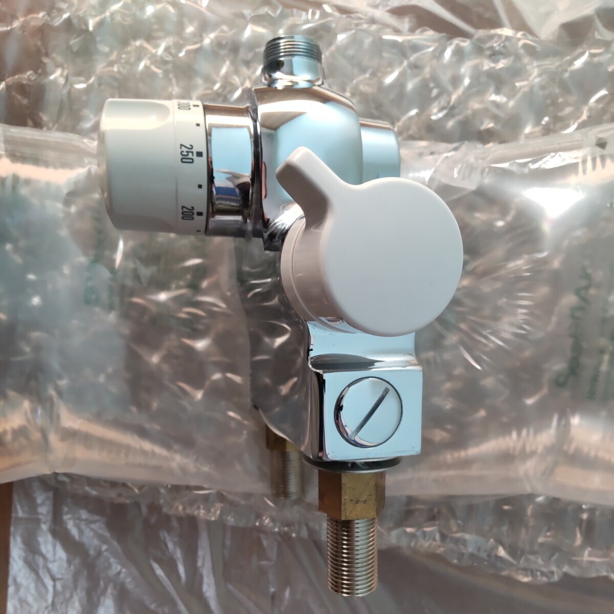TOTOエアインシャワーデッキ型定量止水サーモ共用水栓TMJ48E定価78,430円●ピッチ120mm_画像6