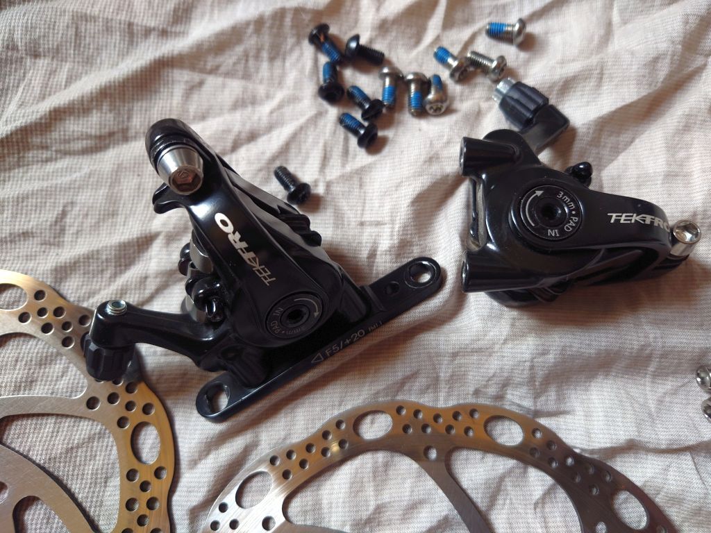 Tektro MD-C550 機械式ディスクブレーキキャリパー Flat Mount 前後 Tektro MD-C550 機械式ディスクブレーキキャリパー Flat Mount 前後