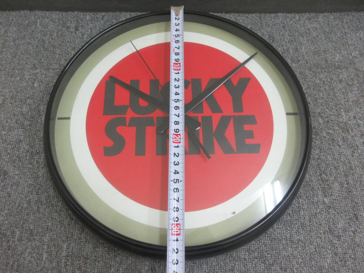 S【3-19】□6 LUCKY STRIKE ラッキーストライク 壁掛け時計 丸時計 直径約33.5㎝ 動作確認OKの画像5