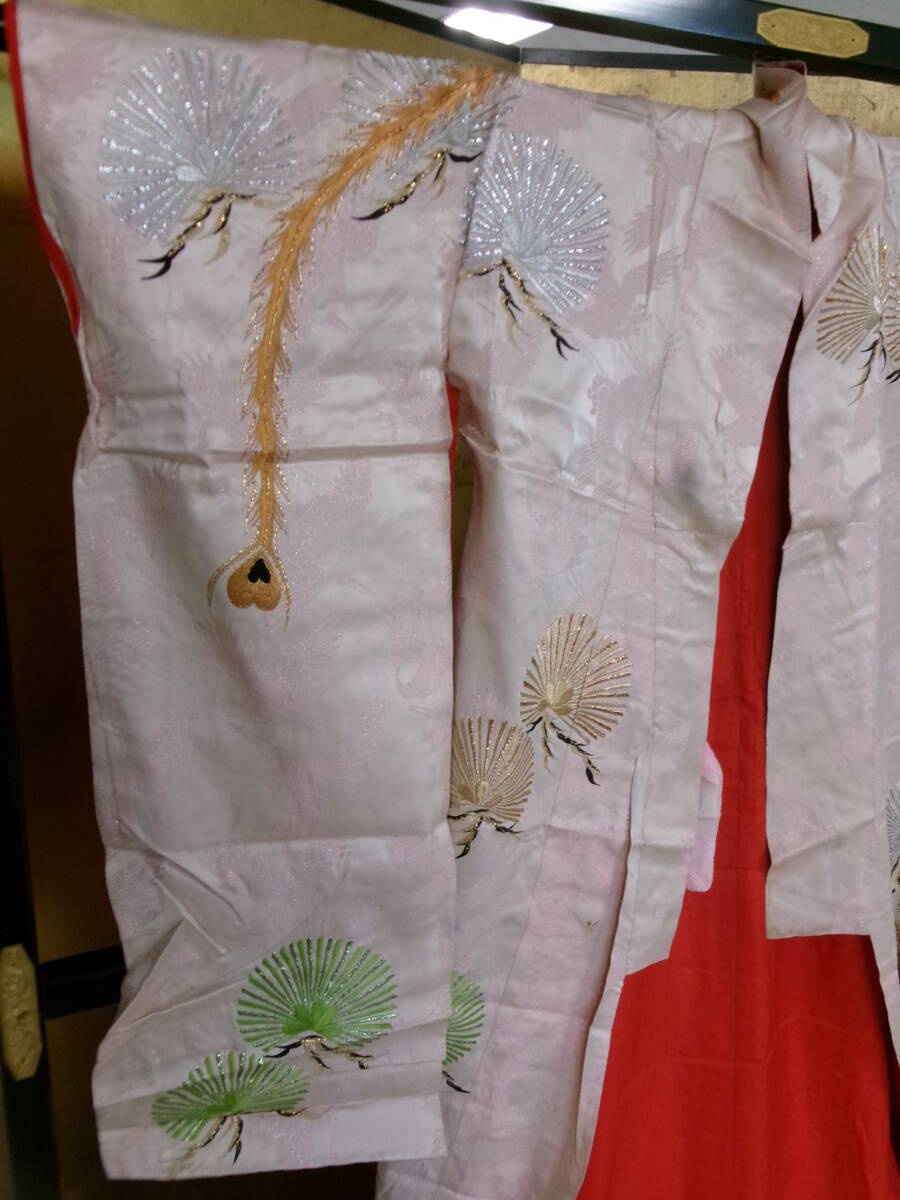 N-530【3-20】★7 婚礼衣裳 色打掛 ピンク地に尾長鳥 着物 正絹 刺繍 結婚式 ブライダル 花嫁の画像3