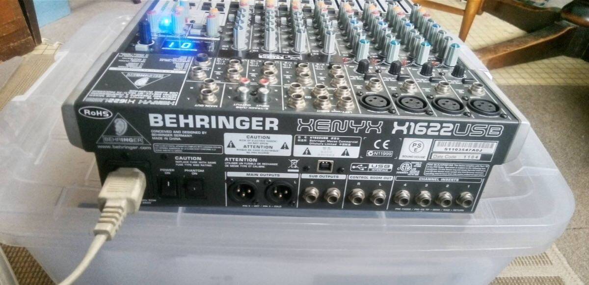 BEHRINGER Behringer аналоговый микшер XENYXQX 1622USB