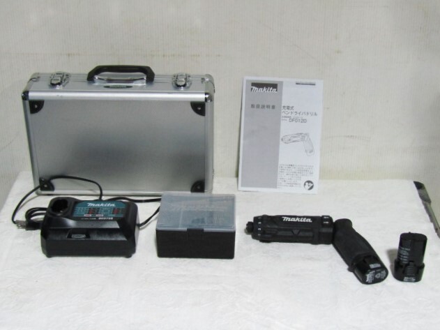 ○makita　マキタ　充電式ペンドライバドリル　DF012D　7.2V　バッテリー×2　充電器あり　穴あけ　 O.03.18.L_画像1