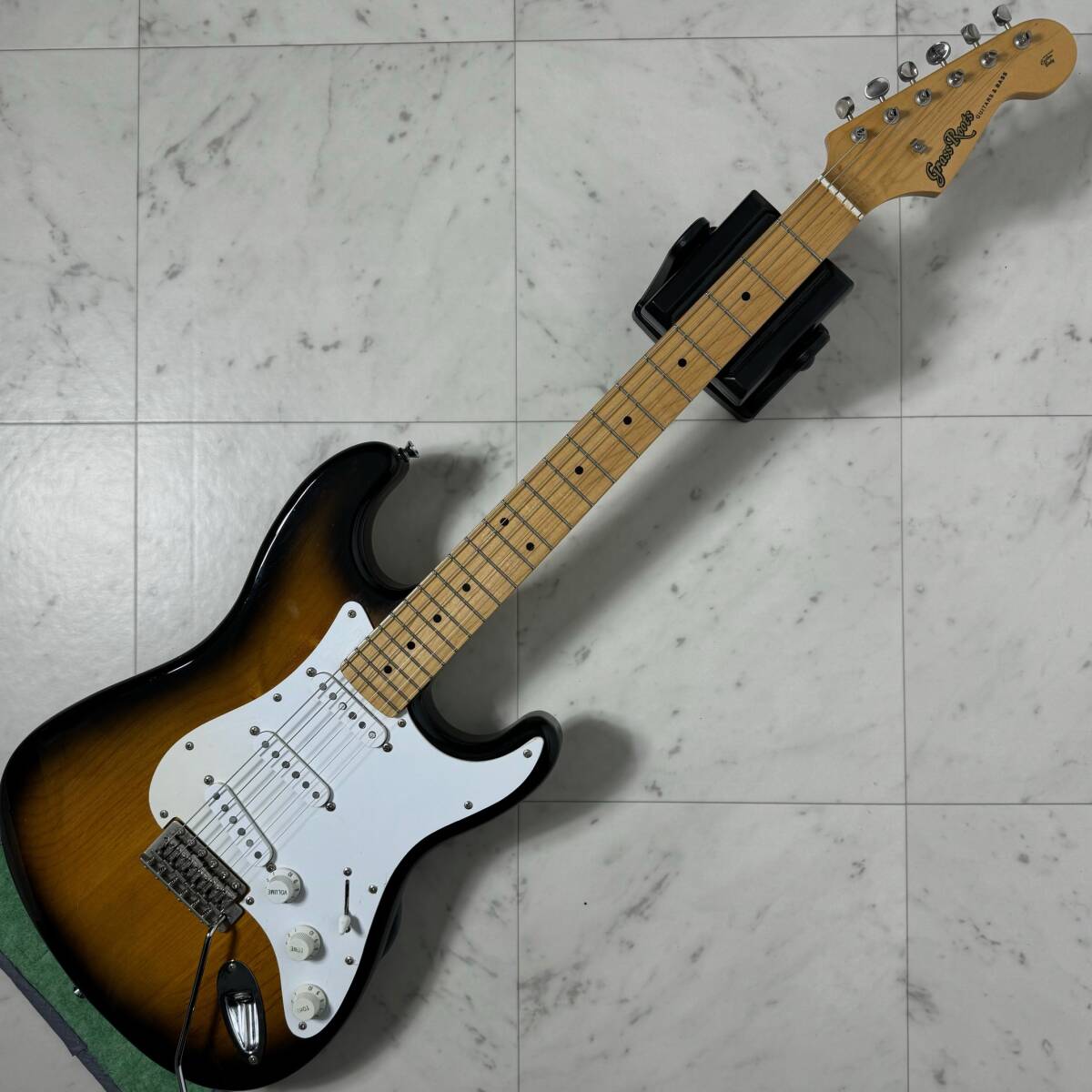 美品 GrassRoots by ESP グラスルーツ Stratocaster ストラトキャスター タイプ エレキギター 2TS アーム付_画像1