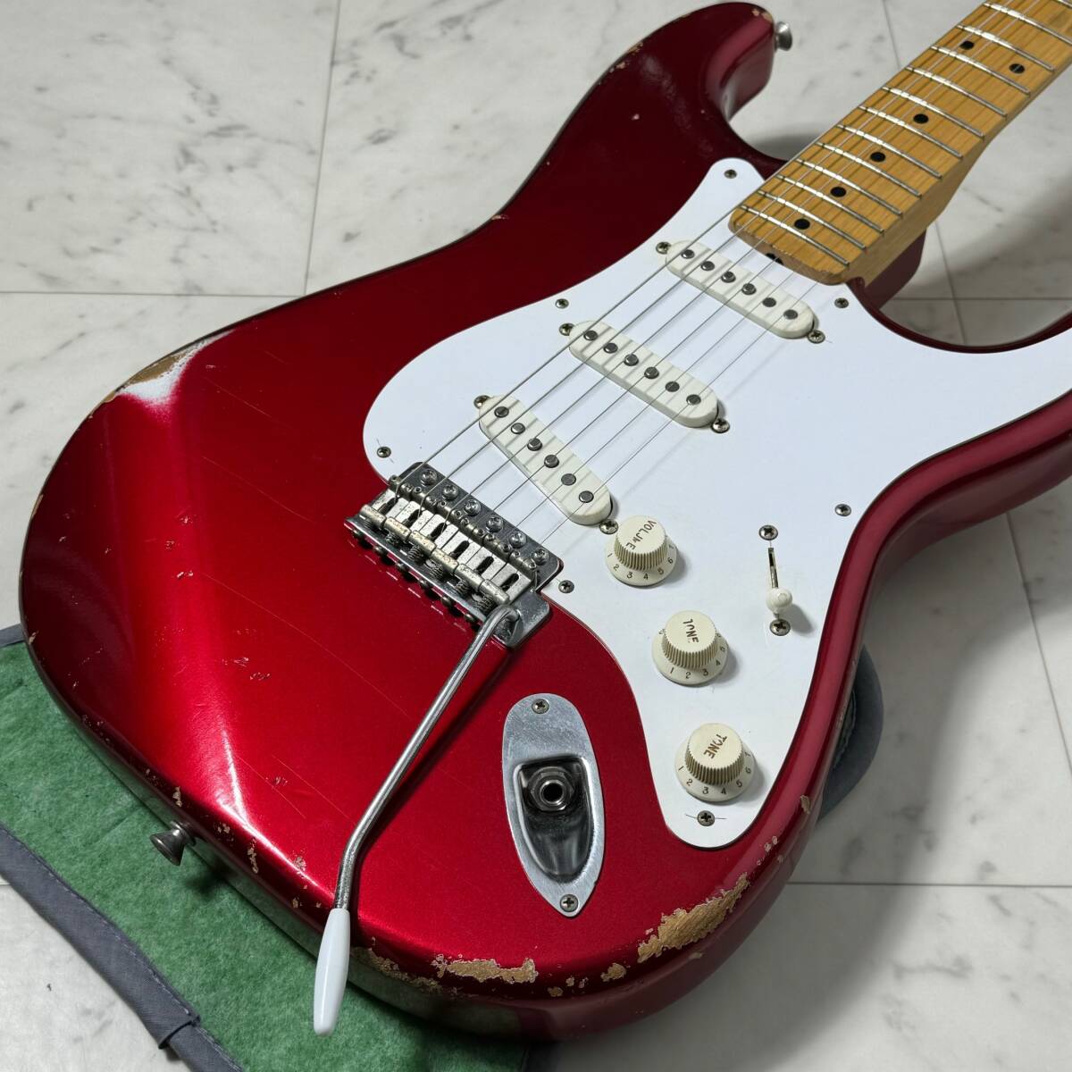 Fullertone Guitars STROKE 57 Rusted Candy Apple Red アーム付の画像4