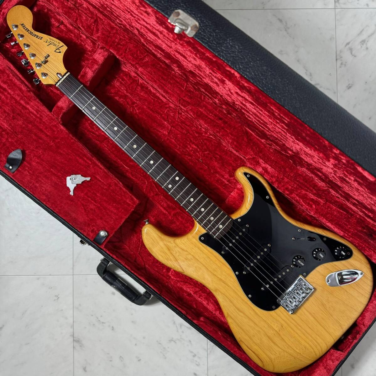 美品 軽量 Fender USA Stratocaster Hard Tail Ash 1979年 ビンテージ ストラト ローズ指板 ハードケース付_画像2