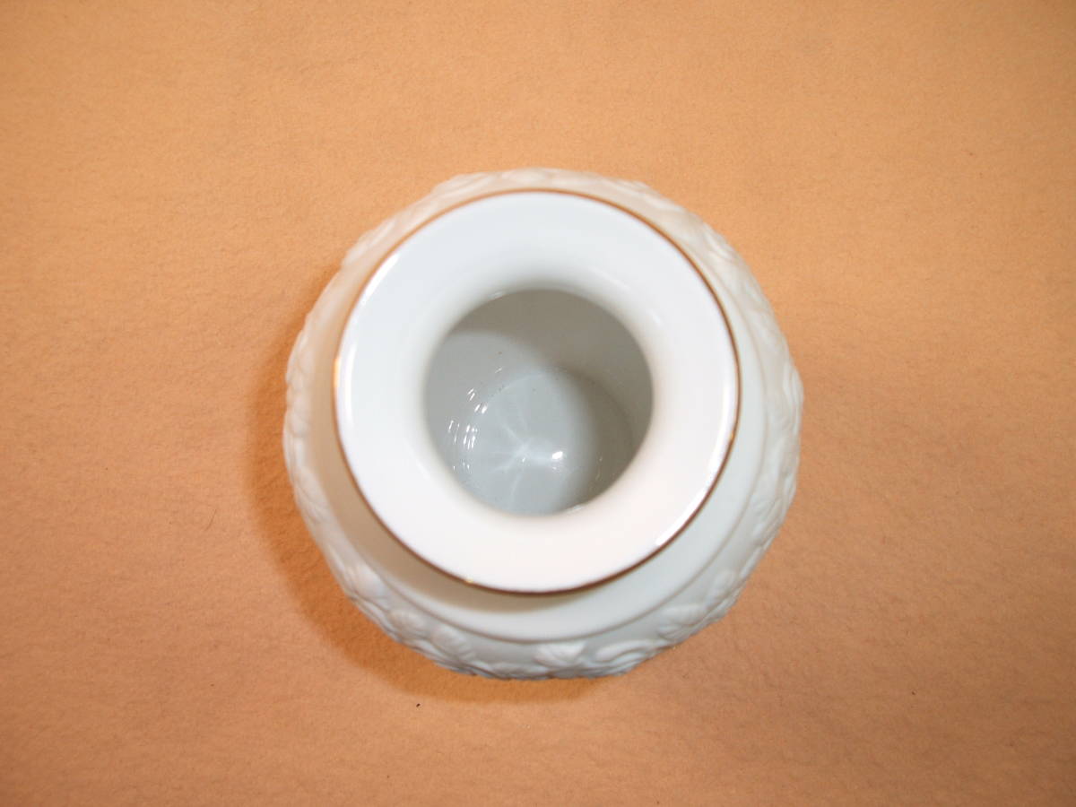 白磁製 ギ・ラロッシュ 花瓶 (訳あり品) 2個  未使用 お洒落 ギラロッシュ ミニサイズ Guy Laroche PARIS 母の日 フラワー アレンジメントの画像3