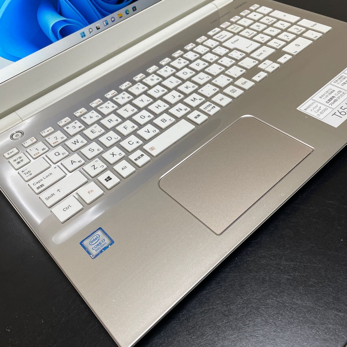 ★第8世代i7＆ 極上スペック★2018年上位機 東芝 dynabook T65/HG★Core i7 8550U/DDR4-8GB/爆速新品SSD1TB/Wi-Fi/USB3.0/Office2021/22の画像2