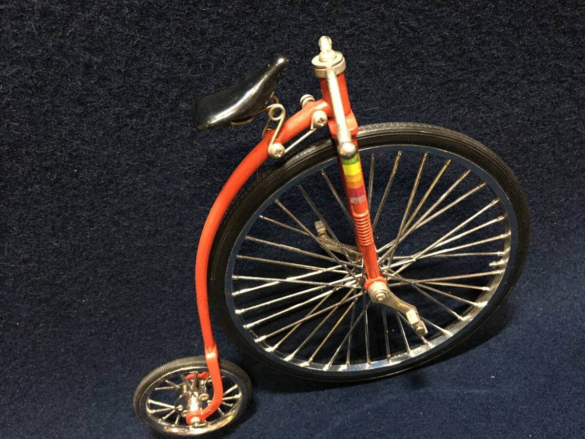 リアルバイク 明治時代 レトロ骨董バイク ミニ ミニチュア Bicycle レッド赤 自転車 バイク 置き物 飾り 置物 珍品 鉄 樹脂 ハイブリッド車_画像6