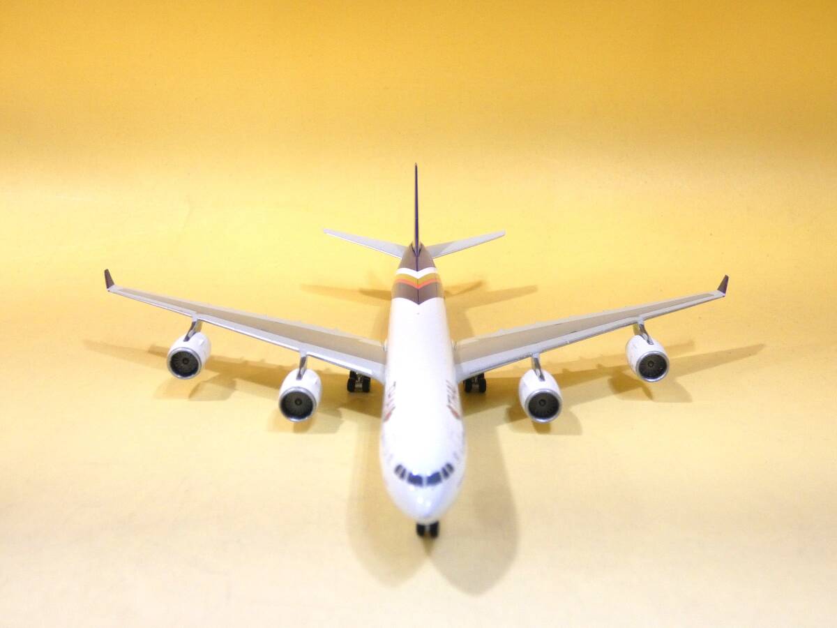 【中古】航空機　フェニックス　1/400　エアバス　AIRBUS　A340-500　HS-TLD　THAI　タイ空港　【模型】J4　S713_画像4