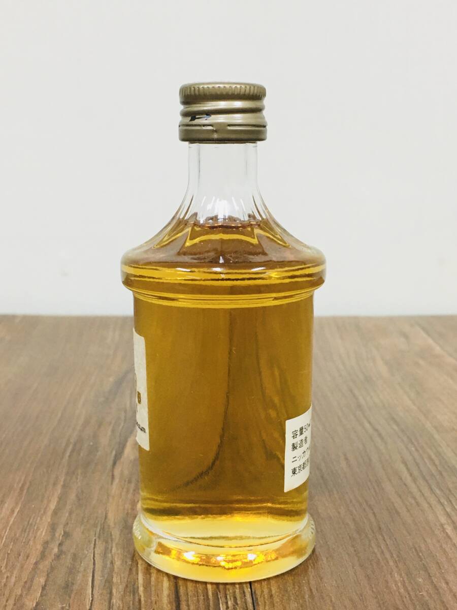 ニッカウィスキーのミニボトル THE NIKKA WHISKY 《未開栓/古酒》 50ml-43%_画像2