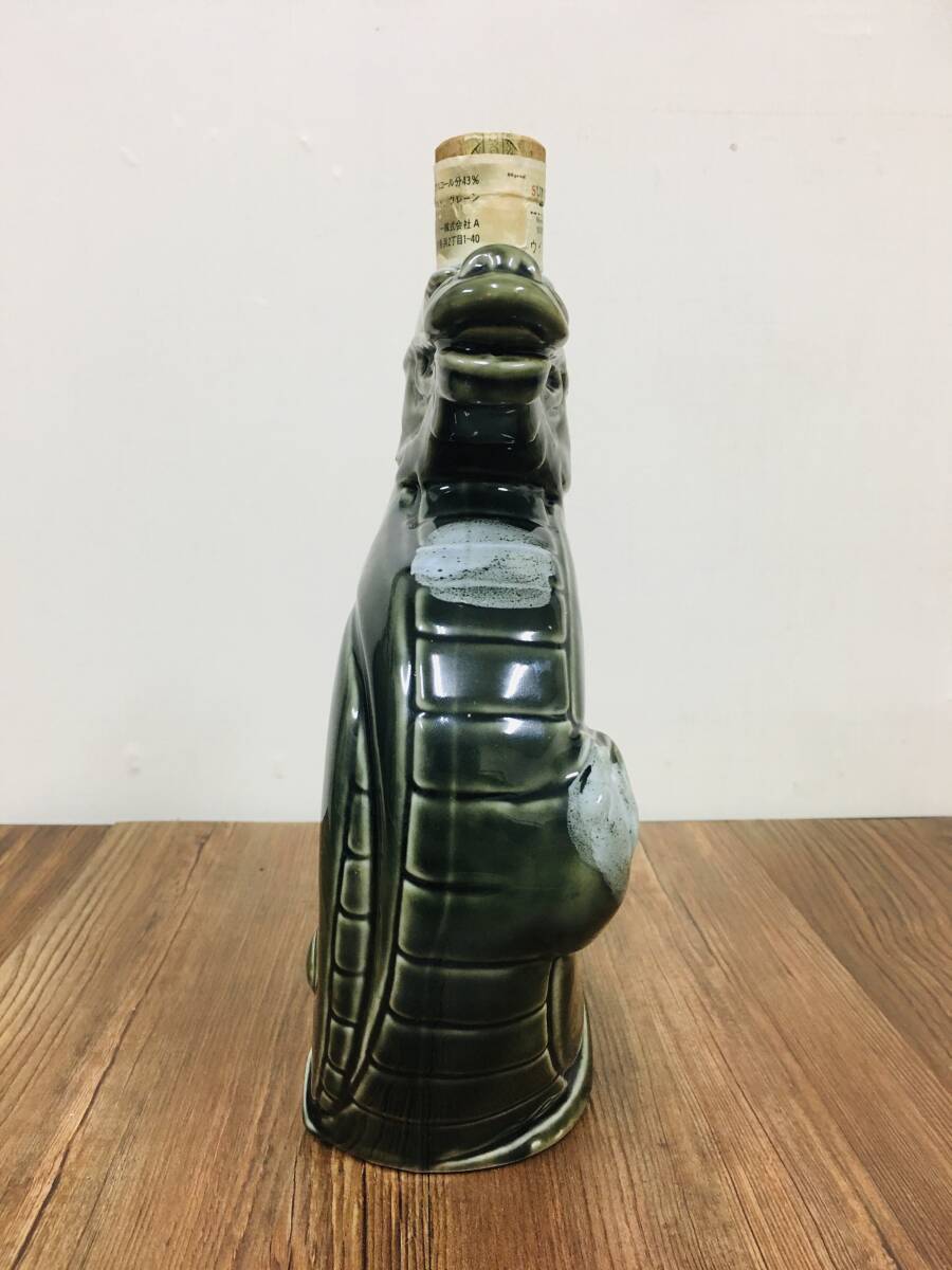 龍の形をした陶器のワインボトル SUNTORY OLD WHISKY 《未開栓/古酒》700ml-43%_画像2