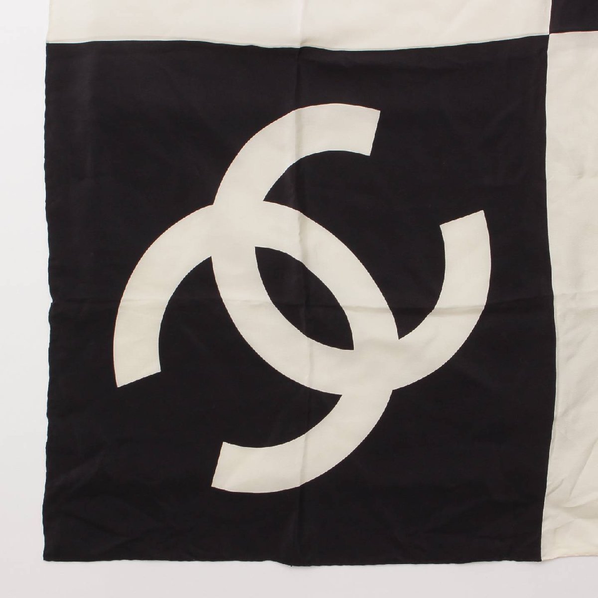 【シャネル】Chanel　ココマーク ロゴ バイカラー シルク スカーフ ブラック×ホワイト 【中古】【正規品保証】201587_画像4