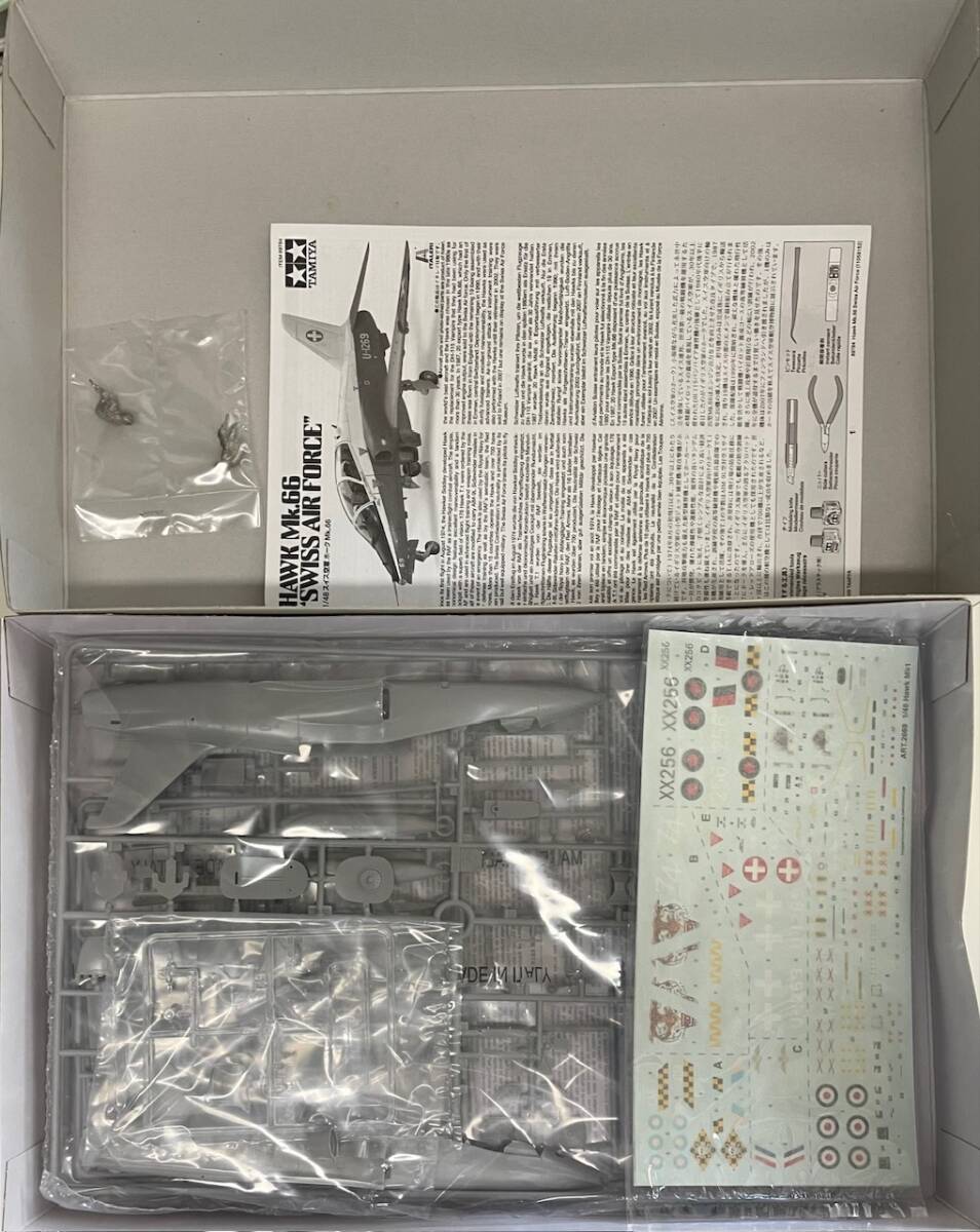 送料510円〜 希少 未組立品 タミヤ 1/48 ホークMk.66 イギリス/スイス 限定品 カルトグラフデカール/メタル製フィギュア付き プラモデル_画像2