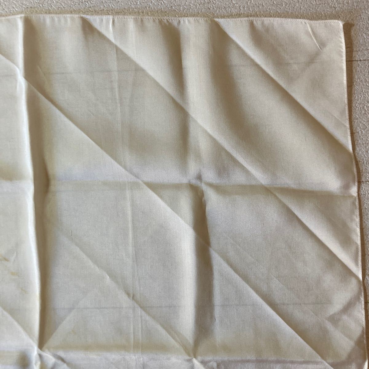 クリスチャンディオール　スカーフ　シルク　白系　無地　ロゴ　約57×56cm_画像5