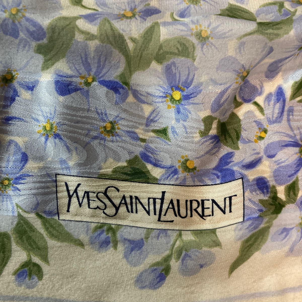 未使用　イヴサンローラン　大判スカーフ　シルク　シースルー　花柄　ブルー系　約98×96cm_画像2