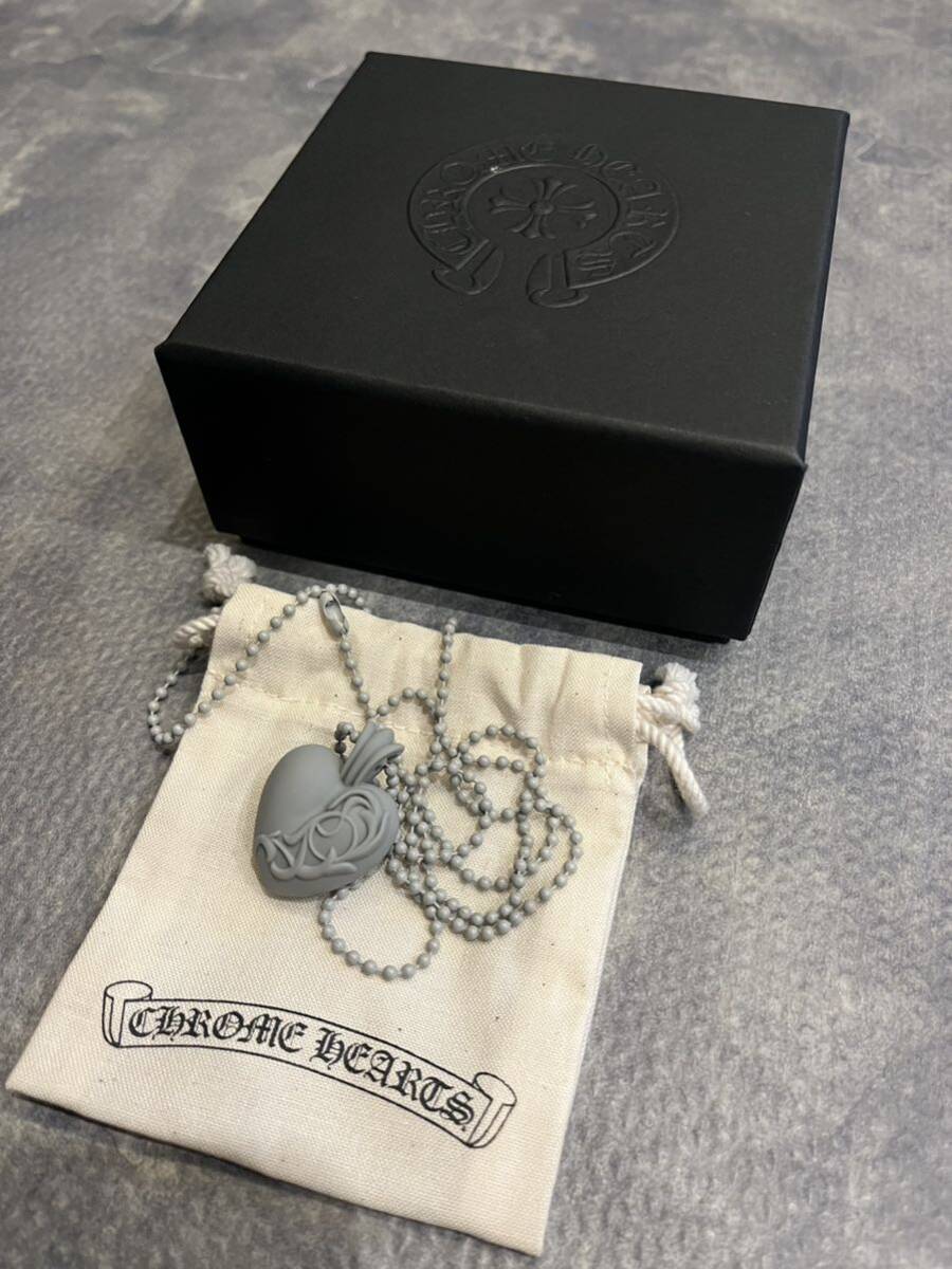 希少 インボイス有 クロムハーツ PENDANT HEART LRG GRY SLCN シリクローム ハートネックレス_画像1