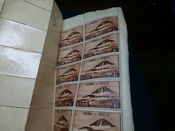0304F110 日本切手 富士箱根国立公園シート 壱銭五厘 50面シート ＊２枚貼りついてます グラシン紙貼りつき有の画像6
