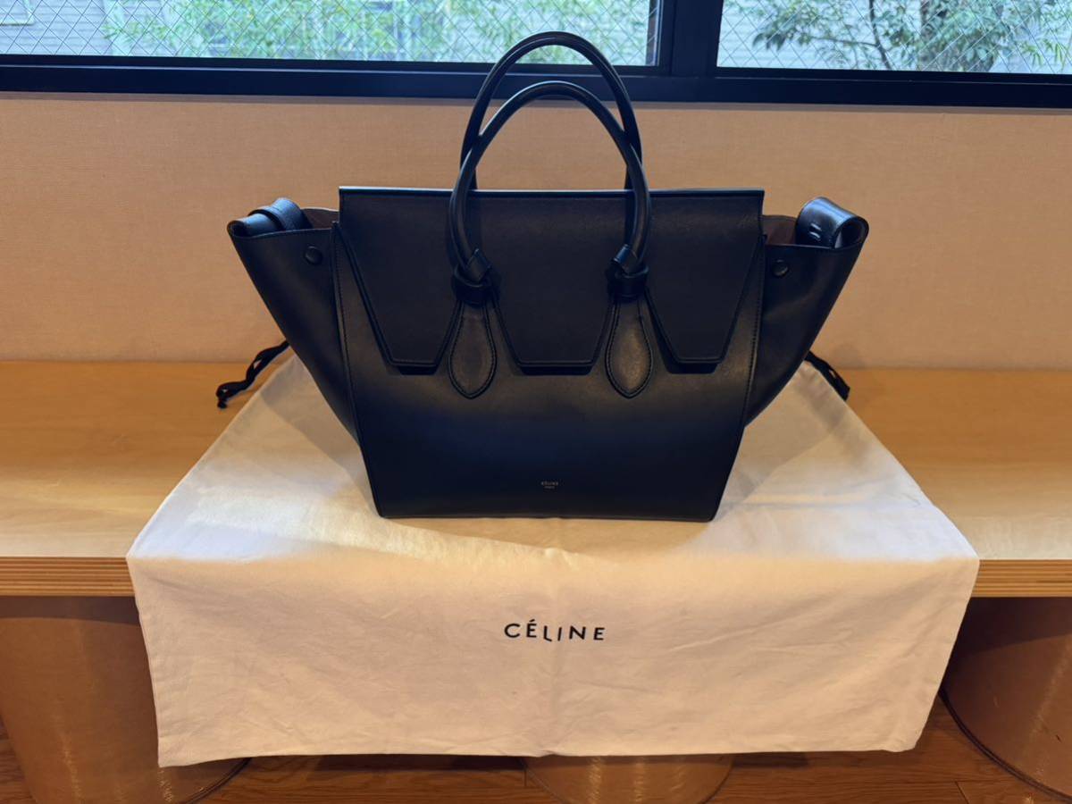 Celine original handbag. Black leather, excellent condition, bought at Barneys’s NY for $ 3,400. With original cloth bag._画像3