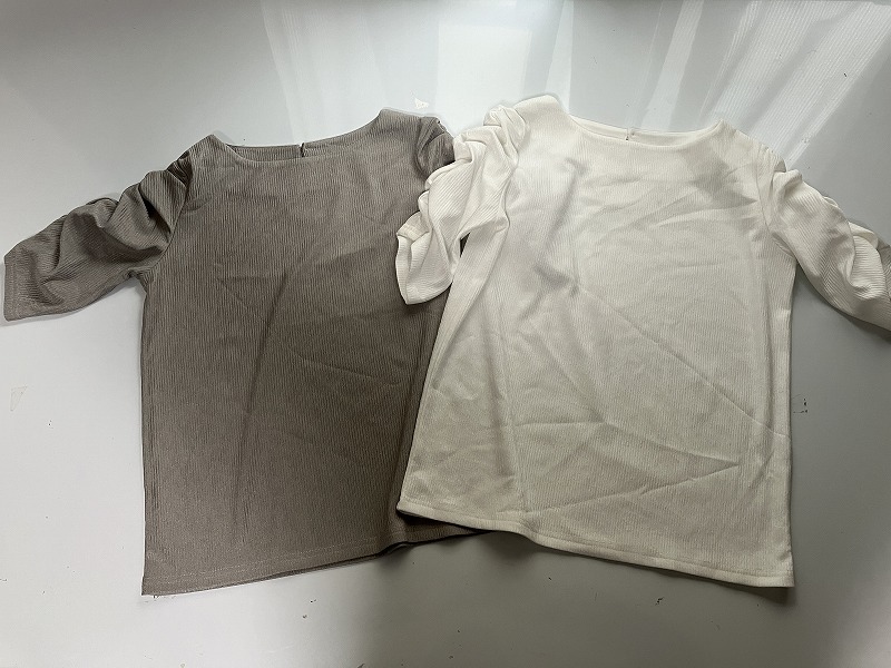 訳あり■Ｍサイズ■シャーリング袖Tシャツ２枚セット■グレージュ/ホワイト_画像1