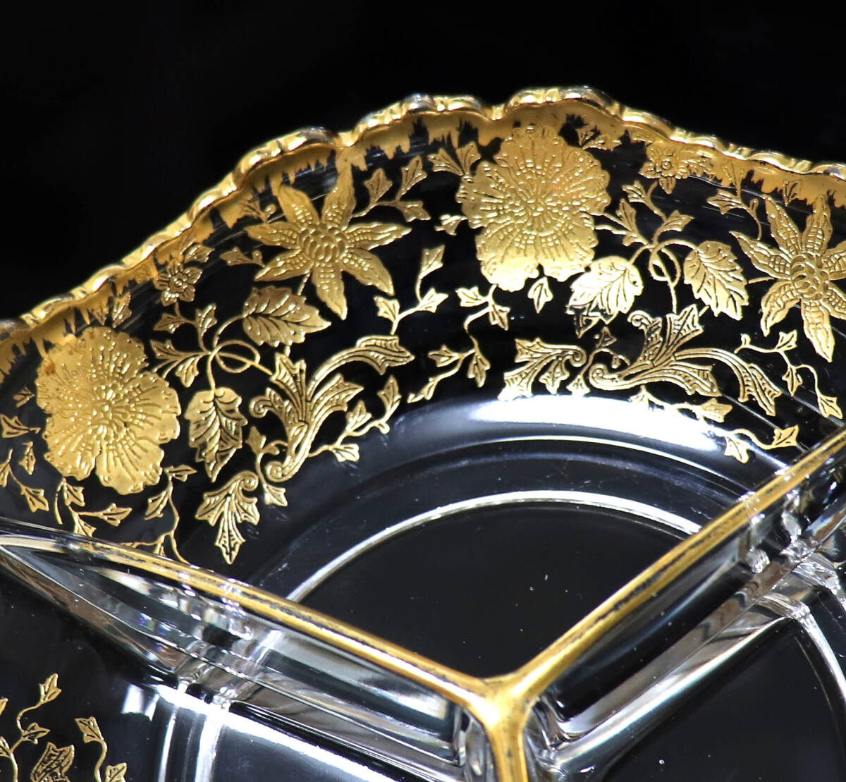Bibian 比比昂 - オールド・バカラ (BACCARAT) 金彩花柄 トレー Bibian 比比昂 - オールド・バカラ (BACCARAT) 金彩花柄 トレー