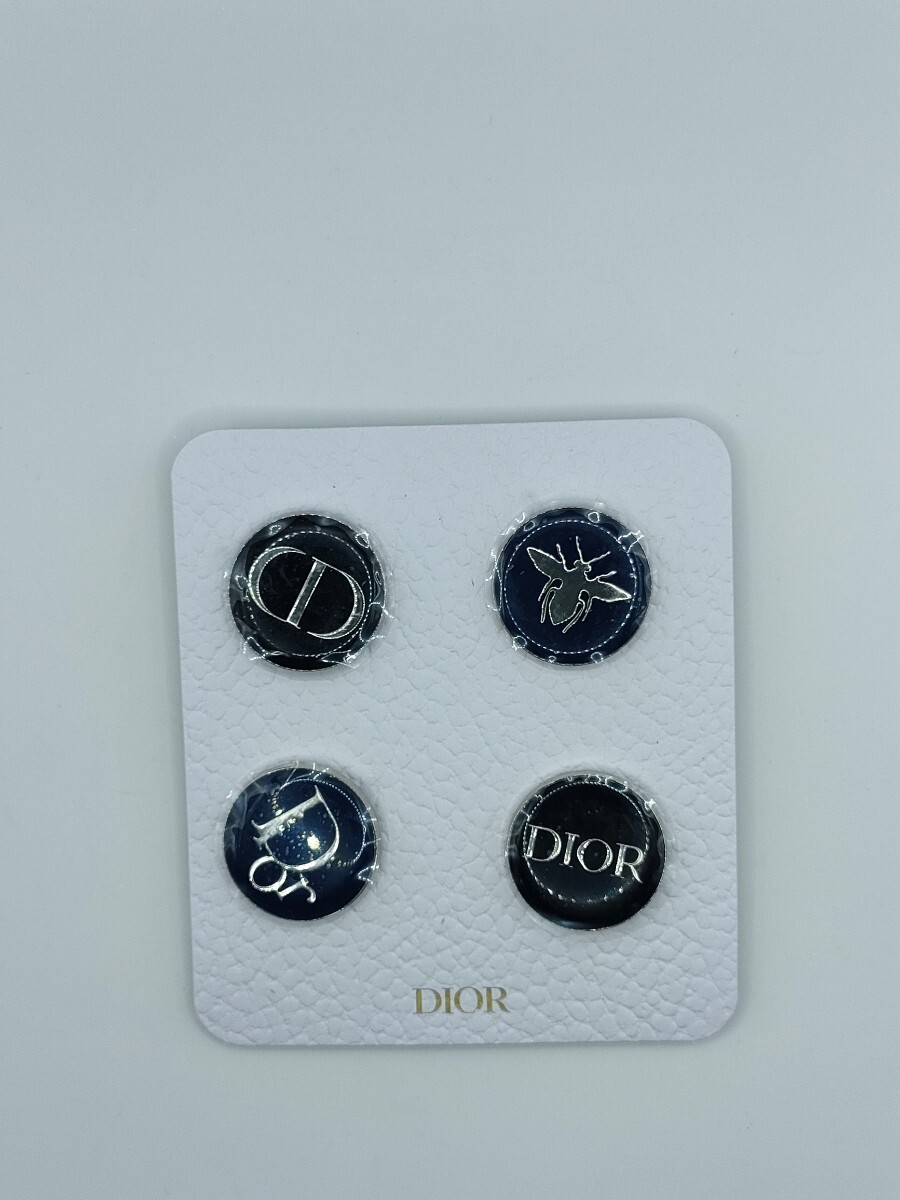 a 未使用 格安 Christian Dior クリスチャンディオール ノベルティ ピンバッチ 箱付き 非売品 限定 希少 ブローチの画像3