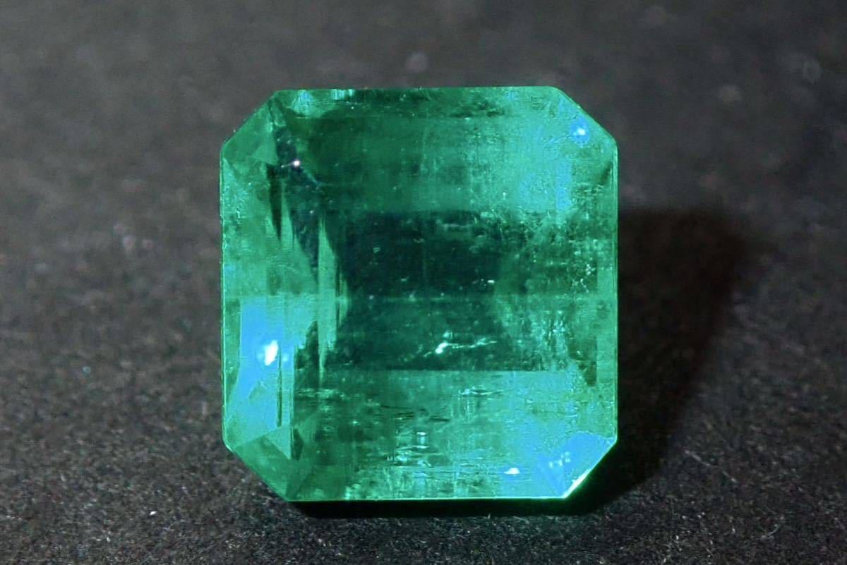 ー品販売 天然エメラルド ルース 0.550ct ソーティング付き emerald