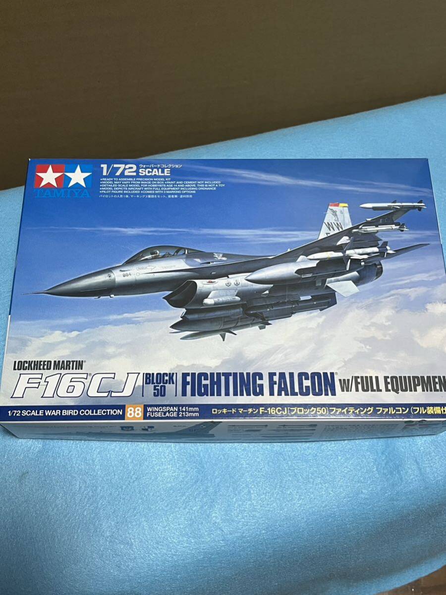 タミヤ　1/72 ロッキード マーチン F-16CJ [ブロック50] ファイティング ファルコン（フル装備仕様）タミヤ 未組立 プラモデル _画像1