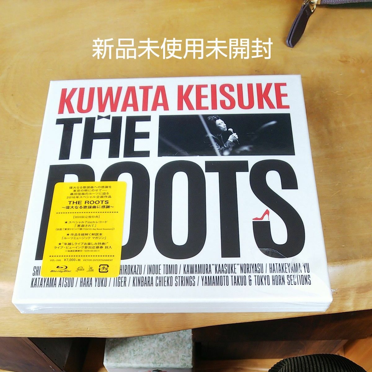 新品です THE ROOTS ~偉大なる歌謡曲に感謝~ (初回限定盤) (Blu-ray+7inchレコード+Book)