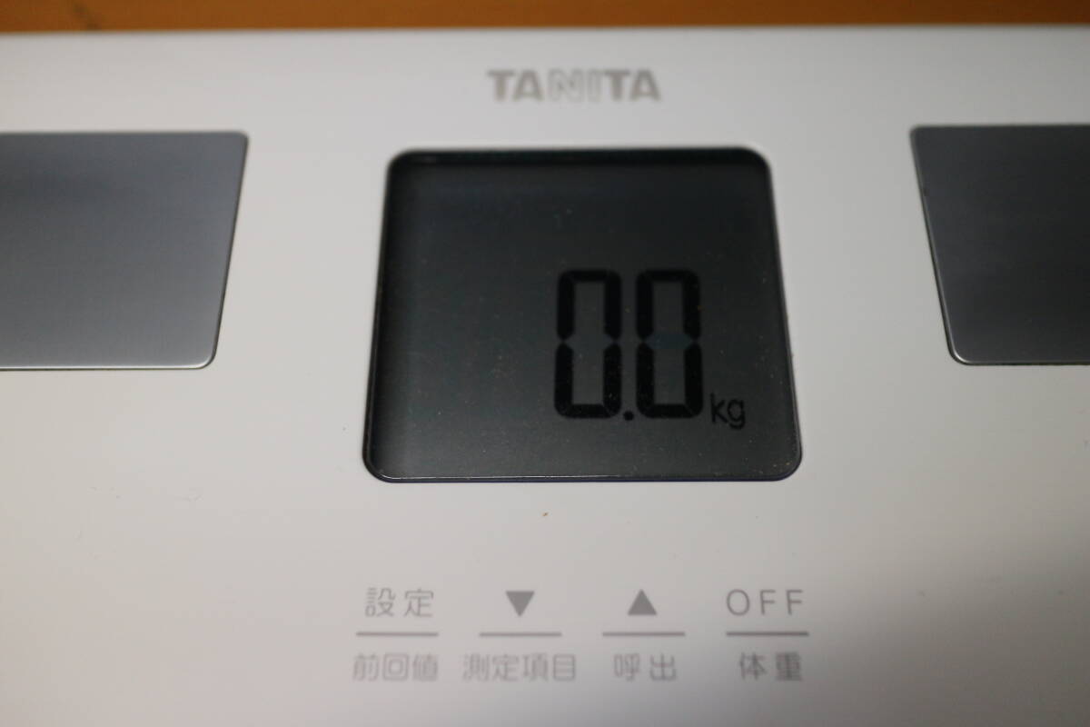 タニタ TANITA カラダまるごとチェック 体組成計  BC-760 ホワイト 体重計/内臓脂肪レベル/体脂肪率 家庭用 の画像2