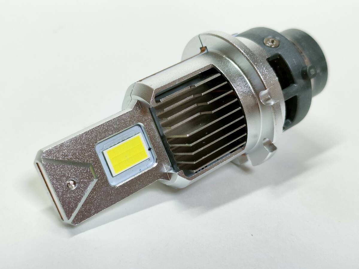 倉庫整理品 激安 新品 最新 ポン付けタイプ HIDからLED LEDヘッドライト D2S（D2R）の画像4