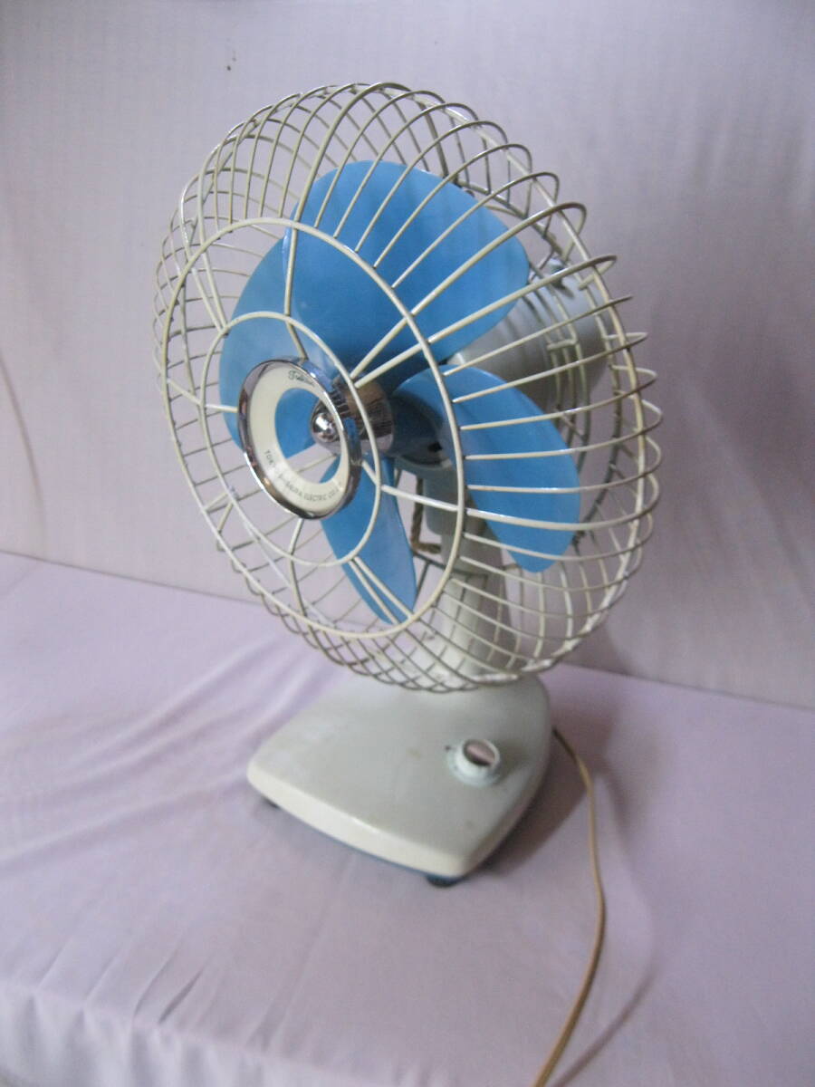 * Showa Retro the first lawn grass electric fan bakelite feather operation goods TOSHIBA
