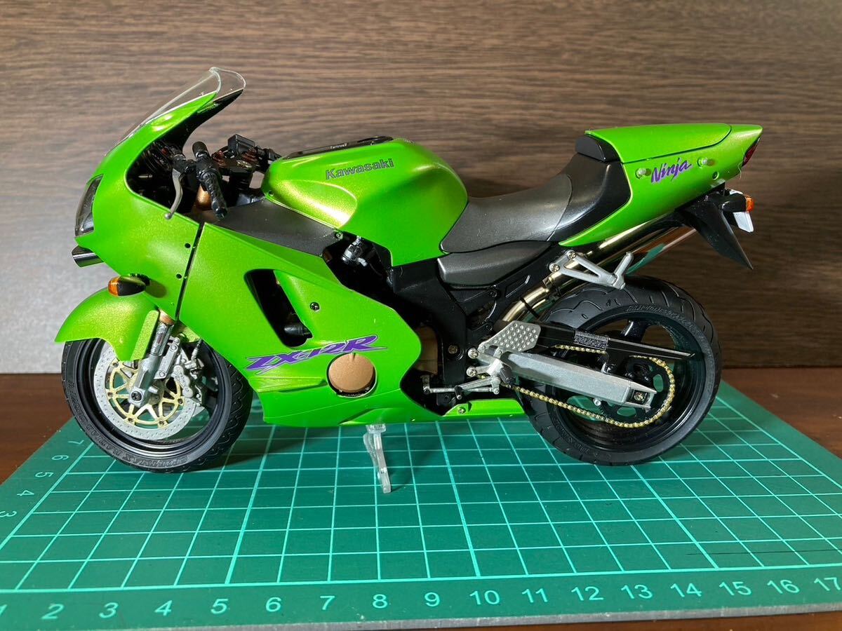 kawasaki ZX12R タミヤ TAMIYA バイク 中古 プラモデル 1/12スケール 完成品 カワサキ _画像6