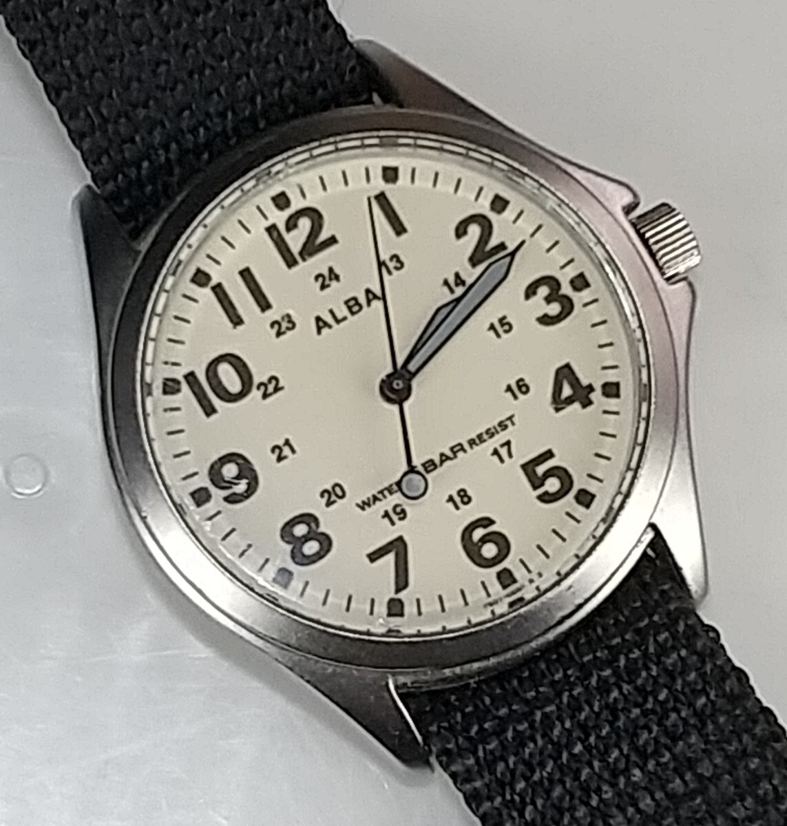  wristwatch SEIKO ALBA 5BAR V501-0AK0 white fluorescence record battery replaced 