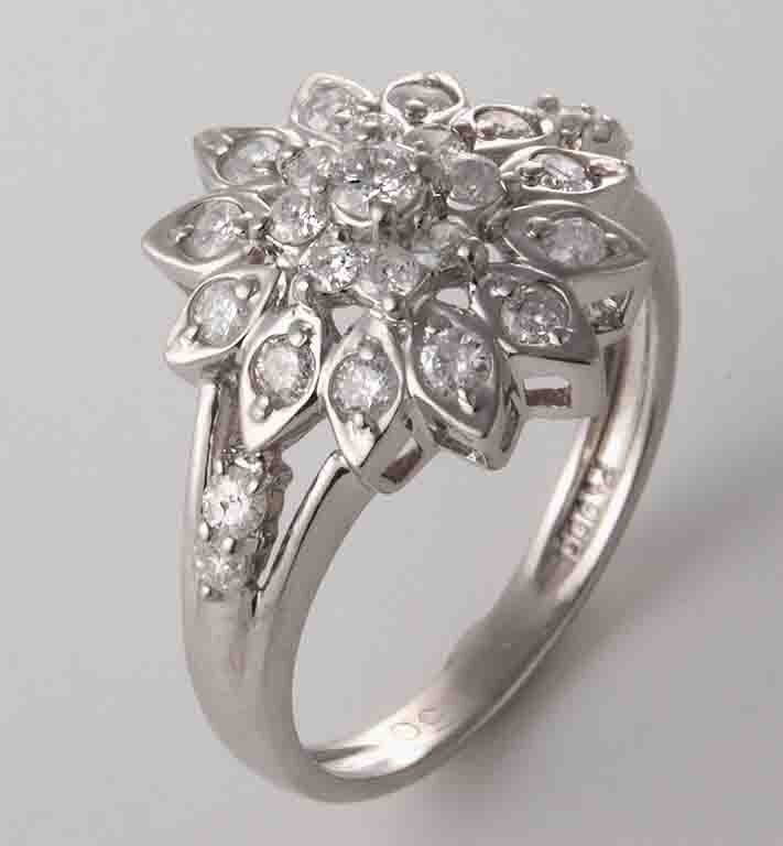 大人女性の 31364円 ☆ダイア25石計0.50ctのダリアの花モチーフ・8号リング プラチナ台