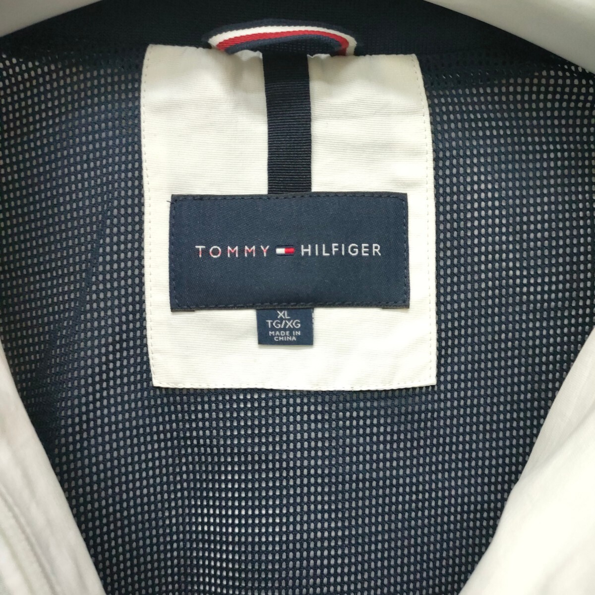 【人気色、サイズ】TOMMY HILFIGER / トミーヒルフィガー ロゴ刺繍 ナイロンジャケット フード収納 ホワイト XLサイズ a-1263の画像8