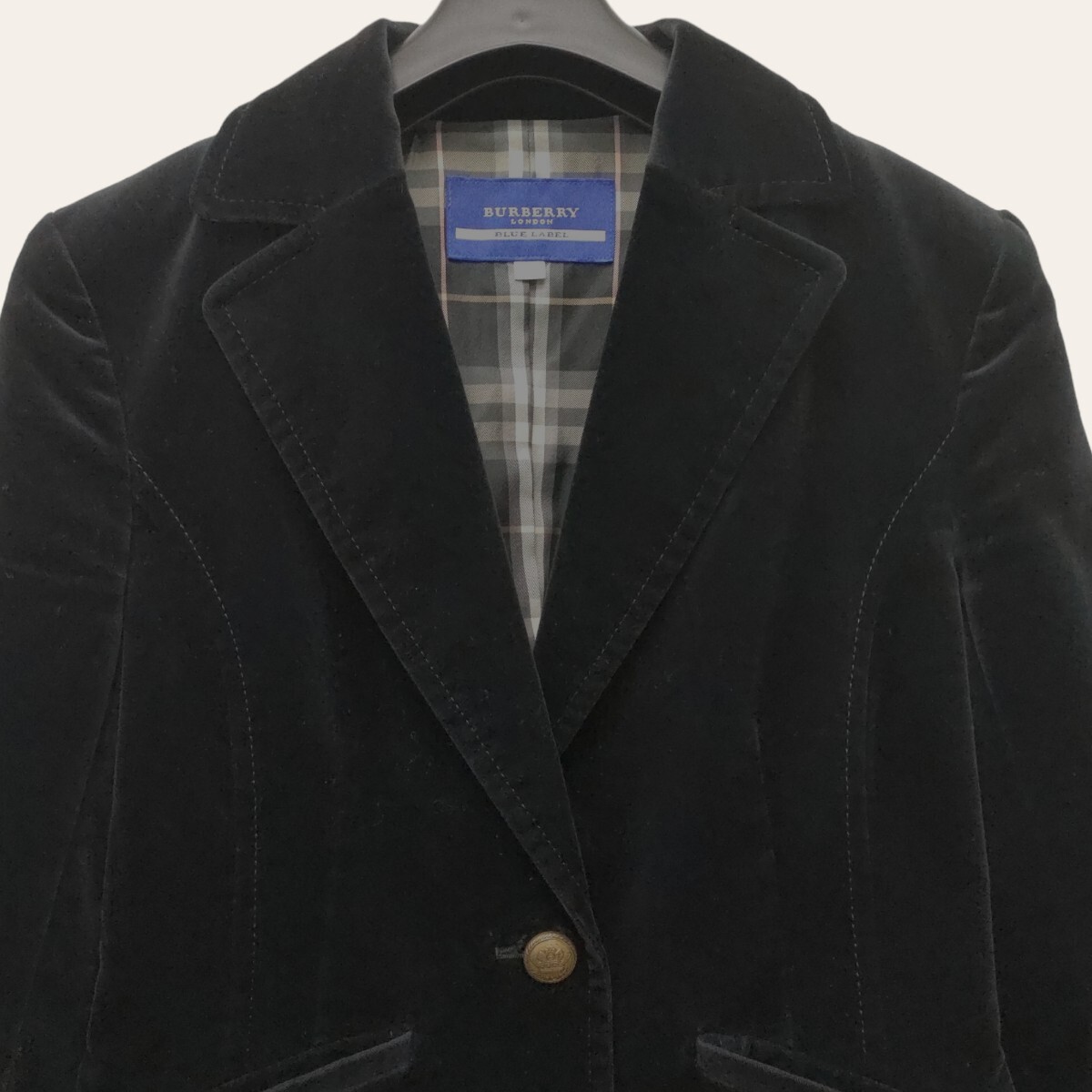 【美品】BURBERRY BLUE LABEL / バーバリー テーラードジャケット ベルベット ブラック 38サイズ 高級感あり フォーマルにも I-3625_画像2