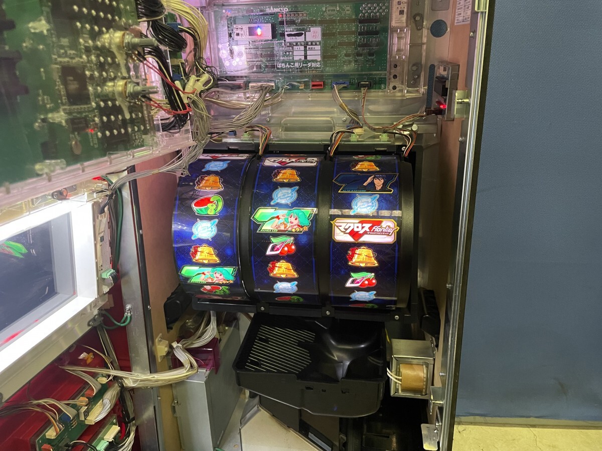 動作確認済み マクロスフロンティア はじまりの歌銀河に響け! 5号機 パチスロ スロット 実機 コイン不用機 ドアキー 設定キーの画像7