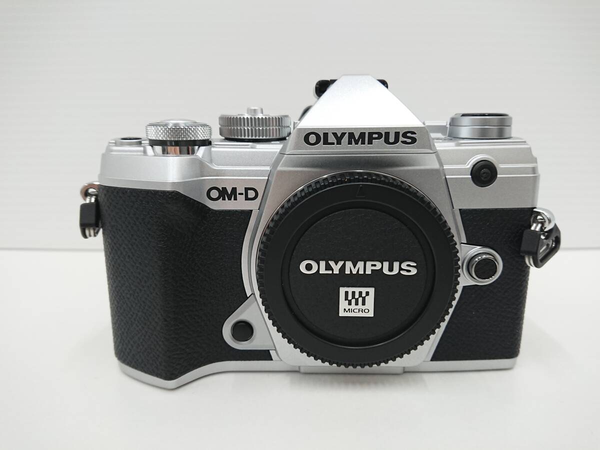 使用数回 美品 オリンパス OM-D E-M5 MarkⅢ シルバーボディ レンズ 14-150mm 1:4-5.6 デジタル ミラーレス一眼カメラ OLYMPUS_画像2