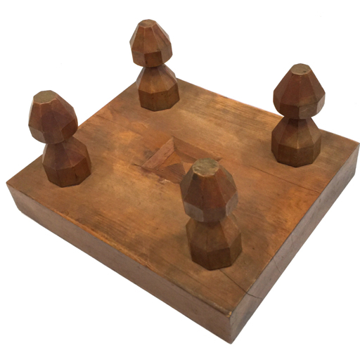 1円 将棋 将棋盤 へそ有り 足つき 厚さ5.9cm 高さ18.3cm 盤上サイズ34.5cm×30cm 駒付き_画像3