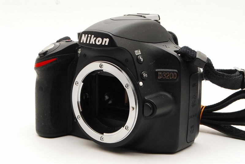Nikon D3200 デジタル一眼レフカメラ ボディ 通電確認済み ニコン_画像2